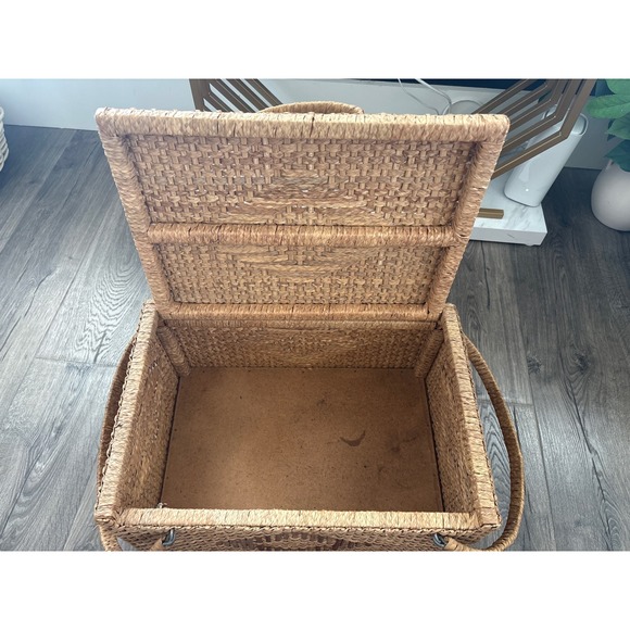 Vintage Mid Century Woven Wicker Picnic Basket Storage Trunk Boho Rattan - Picture 6 of 9